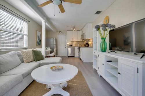 Fort Lauderdale Guest House with Pool 3 Mi to Dtwn! in Fort Lauderdale, USA