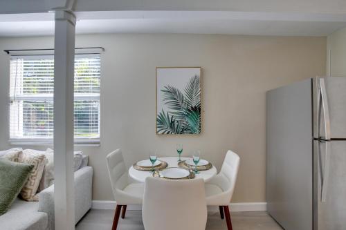 Fort Lauderdale Guest House with Pool 3 Mi to Dtwn! in Fort Lauderdale, USA