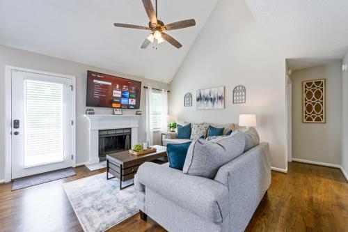 Fully Fenced & Stylish 3BR Near LakePoint Sports in Cartersville, USA