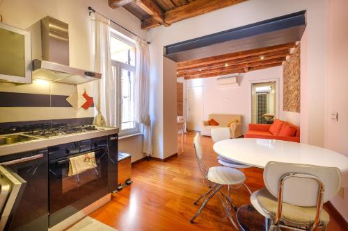 Casa Perotti Filippini, Verona (fotografie 9)