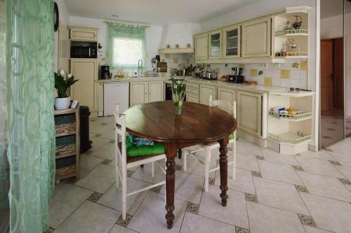 Maison provençale dans un cadre bucolique Maison provençale dans un cadre bucolique