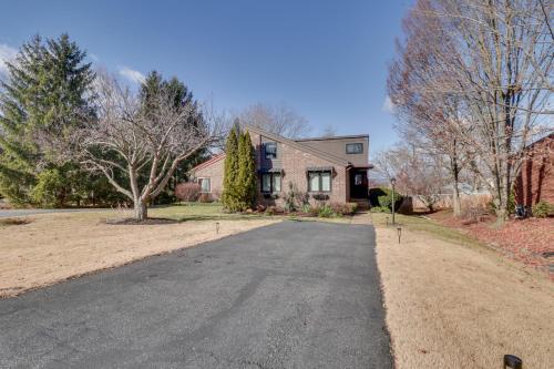 Harrisonburg Home with Deck - 2 Mi to JMU! in Harrisonburg, USA
