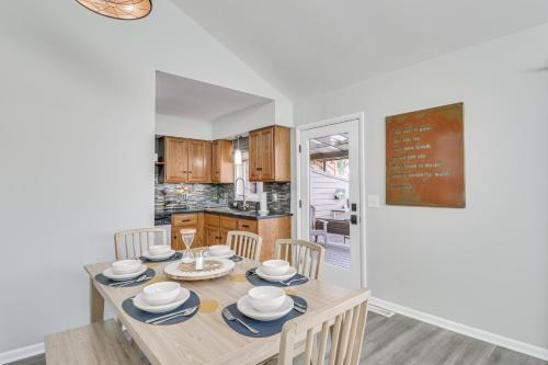 Harrisonburg Home with Deck - 2 Mi to JMU! in 애시비 하이츠