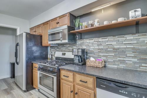 Harrisonburg Home with Deck - 2 Mi to JMU! in 애시비 하이츠