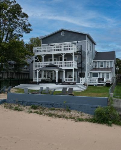 The Historic Oneida Lake House Condo 5 Penthouse in Blossvale, USA