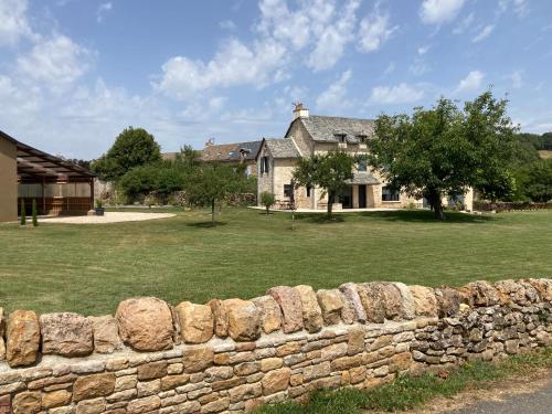 Maison village de charme - Location saisonnière - Montrozier