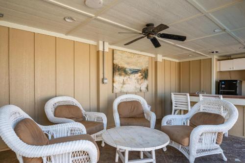 Fourteen-Bedroom Holiday home image 8
