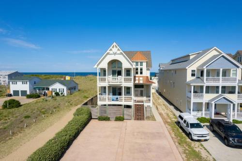 Fourteen-Bedroom Holiday home image 6