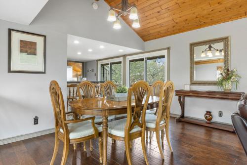 Wine Country Retreat – with a lake view! thumb 3