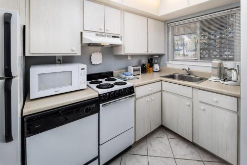 Seaspray Condos 204A - image 6