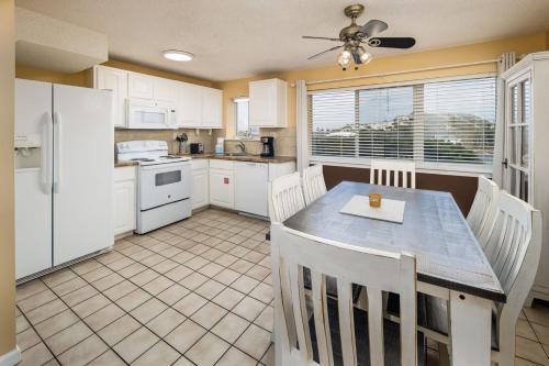 Seaspray Condos 117 - image 11