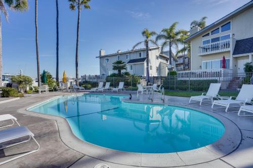 Huntington Beach Condo - Walk to the Ocean! in Surfside