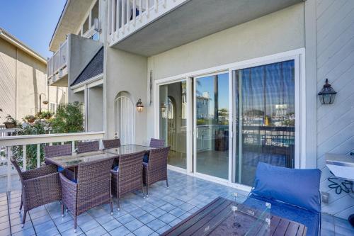 Huntington Beach Condo - Walk to the Ocean! in Surfside