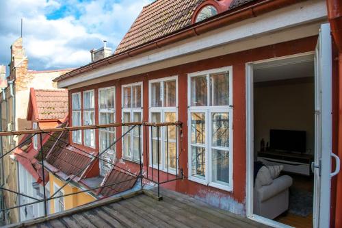 TOP FLOOR APARTMENT with TWO BALCONIES in the OLD TOWN, Tallinn (photo 5)