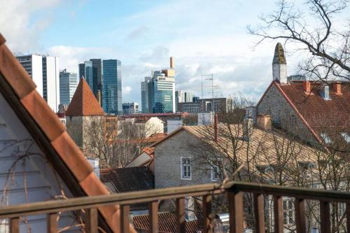 TOP FLOOR APARTMENT with TWO BALCONIES in the OLD TOWN, Tallinn (photo 6)