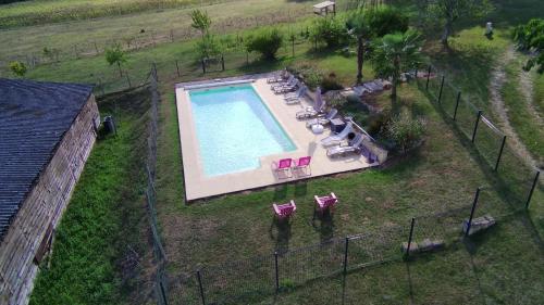 Le Séchoir des acacias, Gîte L'Orée du bois avec piscine chauffée (Le Sechoir des acacias, Gite L'Oree du bois avec piscine chauffee) in Saint-Leon-sur-Vezere