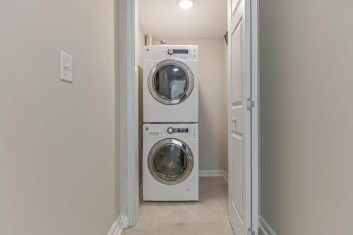 Cabin Style & Cozy Back Deck Near LakePoint PBR Cabin Style & Cozy Back Deck Near LakePoint PBR