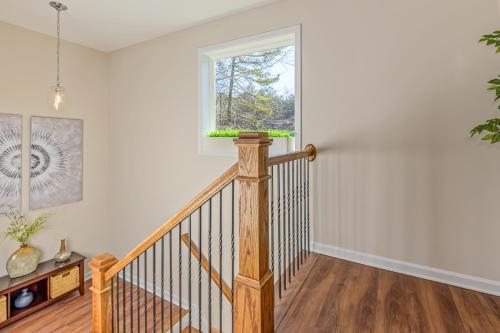 Cabin Style & Cozy Back Deck Near LakePoint PBR Cabin Style & Cozy Back Deck Near LakePoint PBR