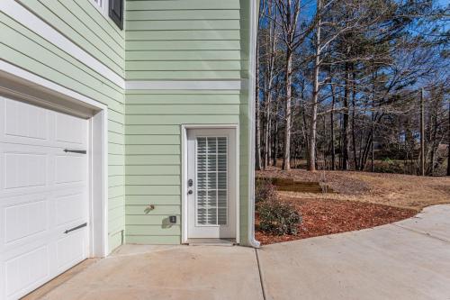 Cabin Style & Cozy Back Deck Near LakePoint PBR Cabin Style & Cozy Back Deck Near LakePoint PBR