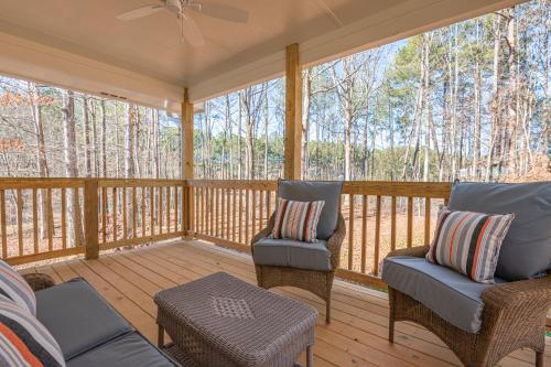 Cabin Style & Cozy Back Deck Near LakePoint PBR Cabin Style & Cozy Back Deck Near LakePoint PBR