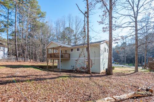 Cabin Style & Cozy Back Deck Near LakePoint PBR Cabin Style & Cozy Back Deck Near LakePoint PBR
