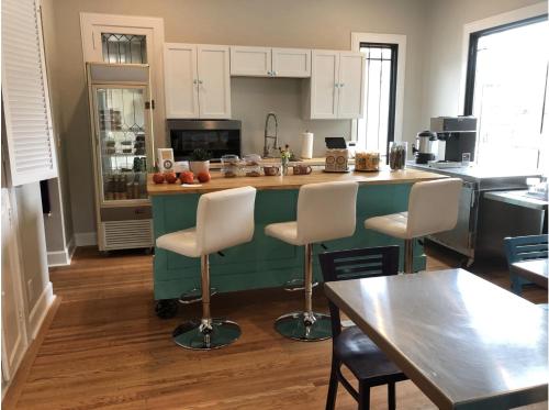 Létesítmények, VIP Suites for Business Women, Nurses, College Moms Traveling to Indianapolis near Hinkle Fieldhouse