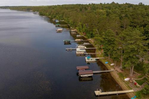 Cozy Home, Hot Tub, Dock, Kayaks, Swimming & More! in Woodrow, USA