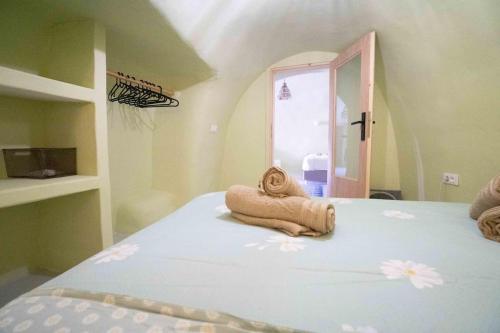 Santorini Oasis- Cave House