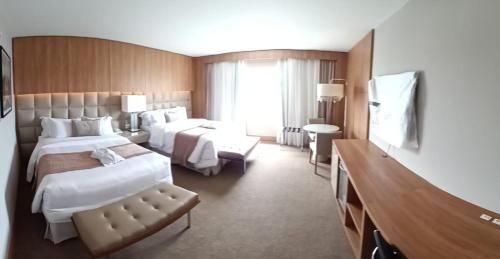 White Plaza Hotel photo 4