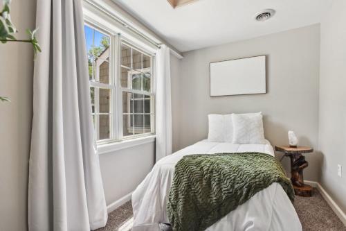 3 Bedroom Home in Overland Park, USA