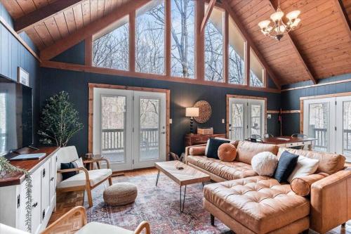 Spacious Lakeview Mountain Cabin, Powderhorn Mountain