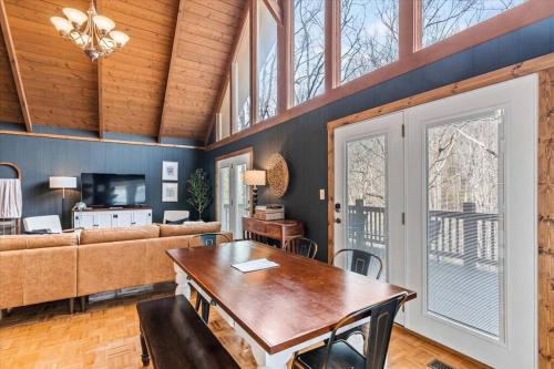 Spacious Lakeview Mountain Cabin in Powderhorn Mountain, USA