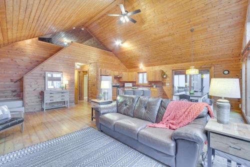 Cozy Wisconsin Cabin W/ Deck, Kayaks & Lake Views! - Hayward, WI
