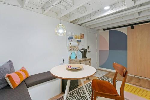 Mid-Century Vibes Nest - Tap to explore photos
