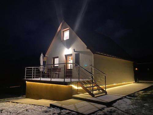 DOMEK NA SPACEROWEJ