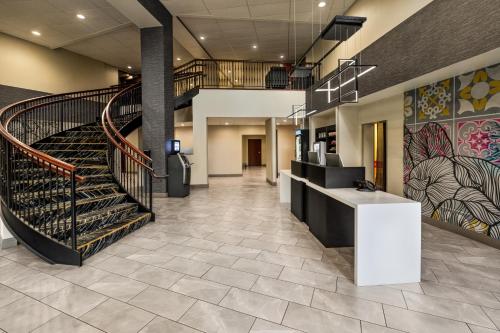 La Quinta Inn & Suites by Wyndham Lake George - main image