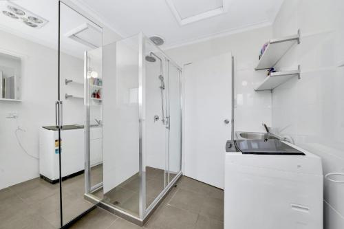 Cheltenham Delight - Renovated Two Bedroom Unit