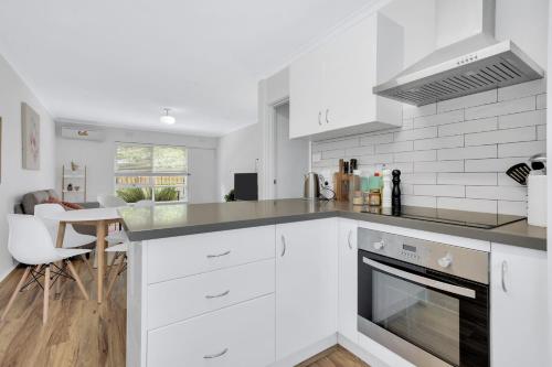 Cheltenham Delight - Renovated Two Bedroom Unit