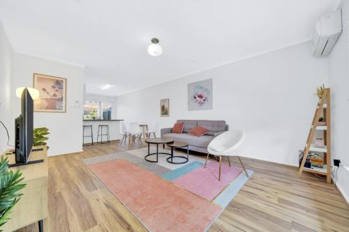 Cheltenham Delight - Renovated Two Bedroom Unit