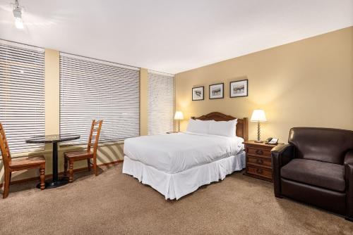 Cascade Lodge suite GENIUS SPECIAL WIFI cable HDTV Whistler Village air conditioning heating heated underground pay parking pool 2 hot tubs sauna gym - Hotel - Whistler Blackcomb