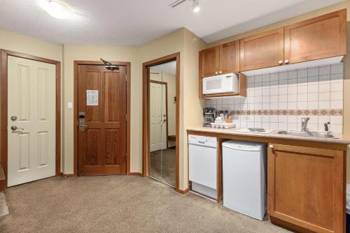109 per night for beginning of December Cascade Lodge suite Dec 25 & 26 available WIFI pool 2 hot tubs sauna fitness room in Whistler, Canada