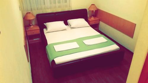 Motel Aura - image 11