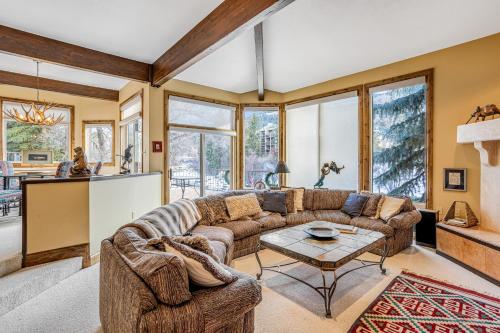 Eagle River Retreat in Avon, USA