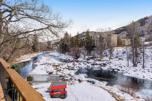 Eagle River Retreat in Avon, USA