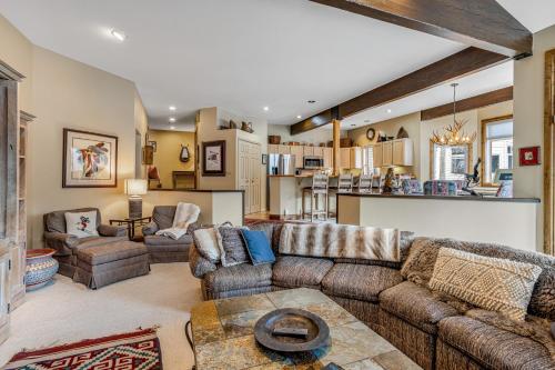 Eagle River Retreat in Avon, USA