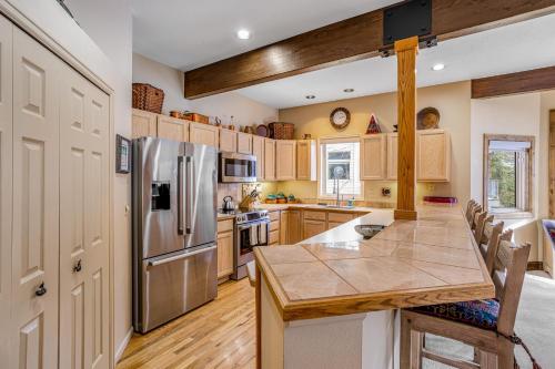 Eagle River Retreat in Avon, USA