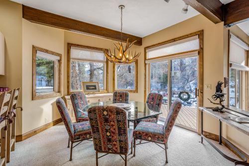 Eagle River Retreat in Avon, USA