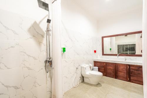 Deluxe Double Room with Bath and Sea View image 5