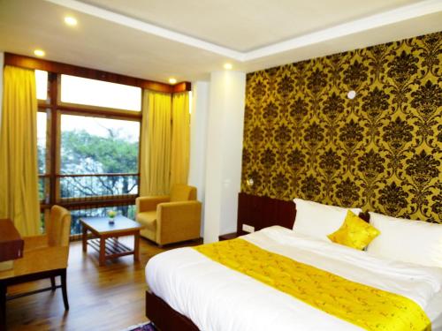 เดอะ โกลเดน เครสต์ โฮเทล (The Golden Crest Hotel) in กังต๊อก