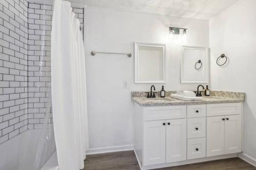 Cozy Kennesaw Apartment Close to KSU with EV Plug In thumb 2